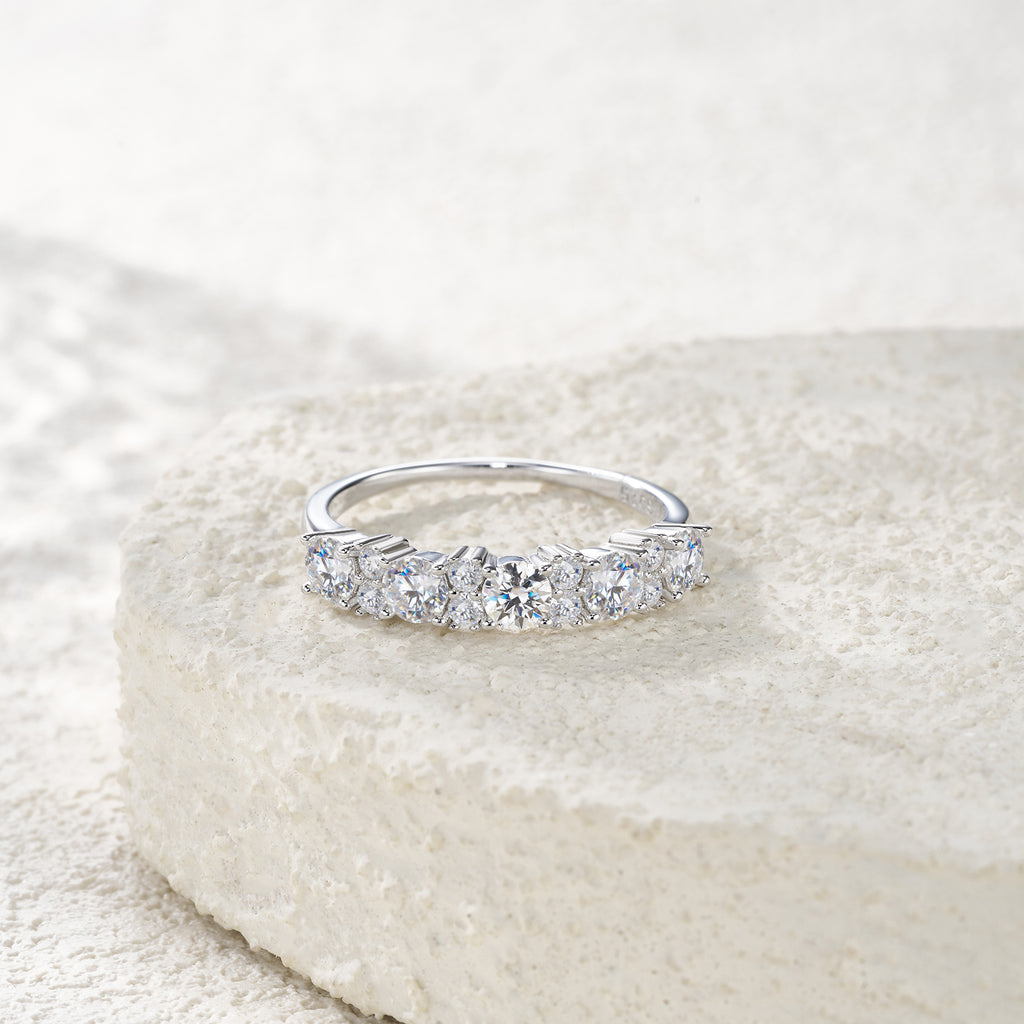 Minimalist Moissanite Ring in Platinum-Plated S925 Silver