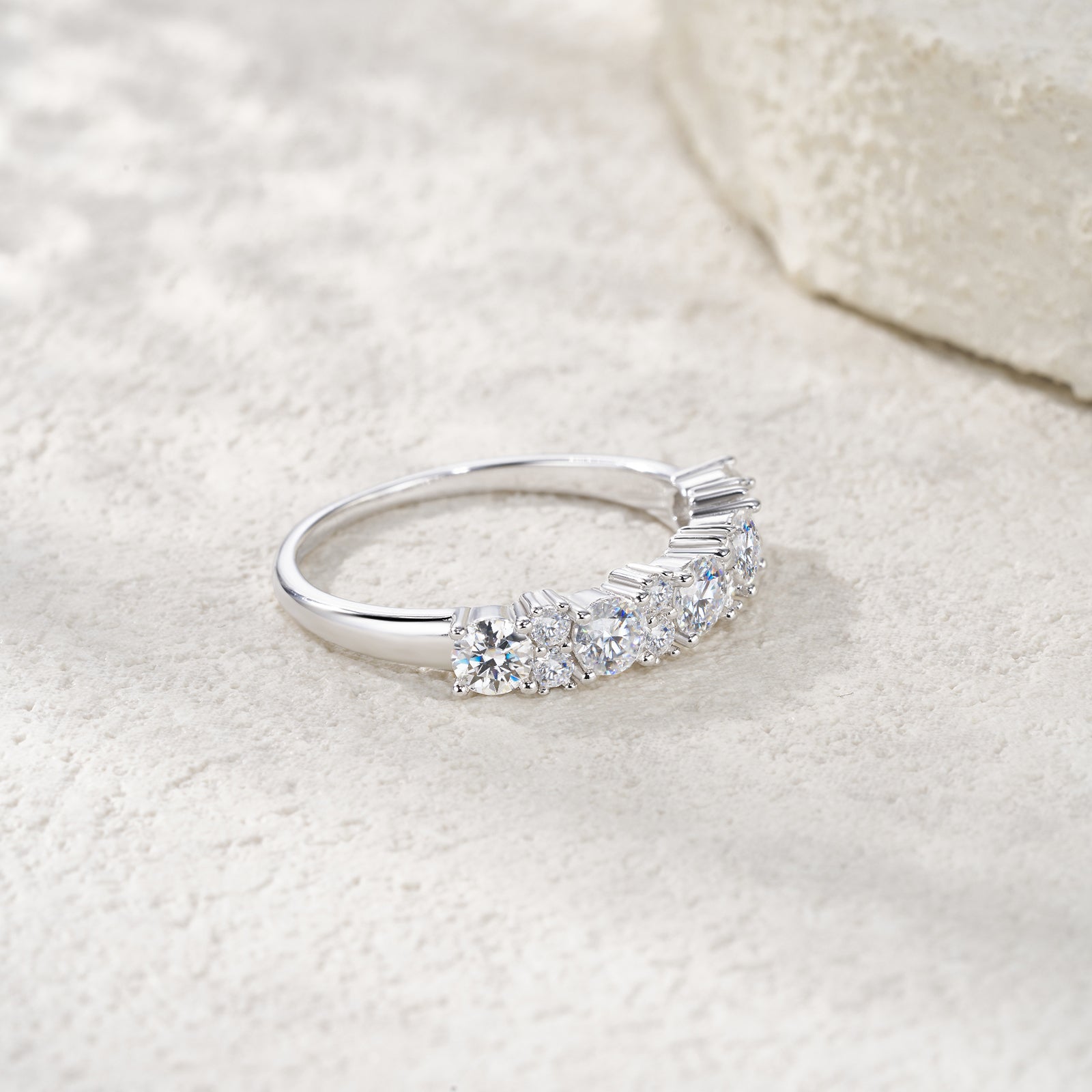 Minimalist Moissanite Ring in Platinum-Plated S925 Silver